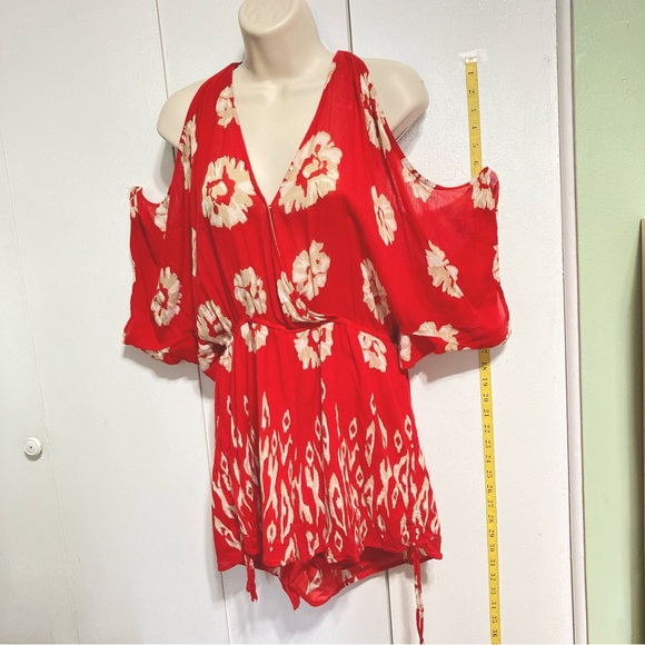 BAND Of GYPIES Floral Red Beige White  Romper Cold Shoulder Shorts Medium - Picture 3 of 15